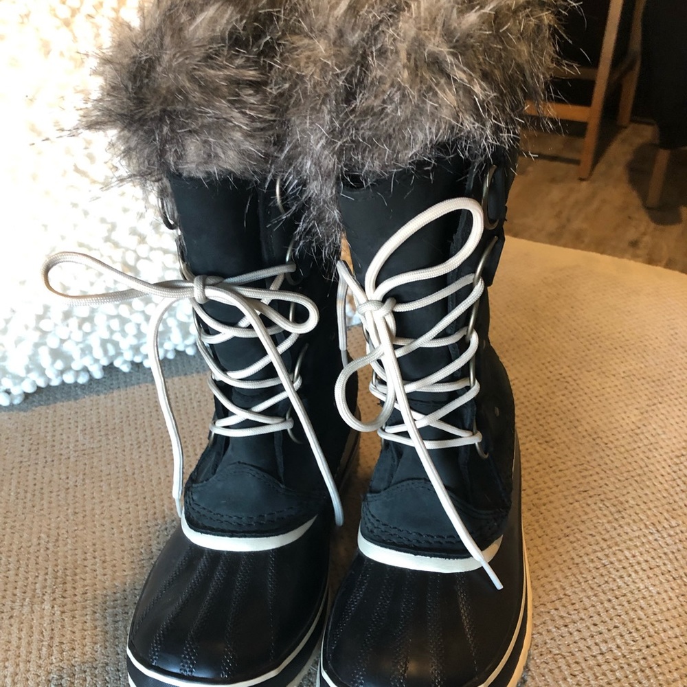 LIKE NEW Sorel Joan of Arc Boot